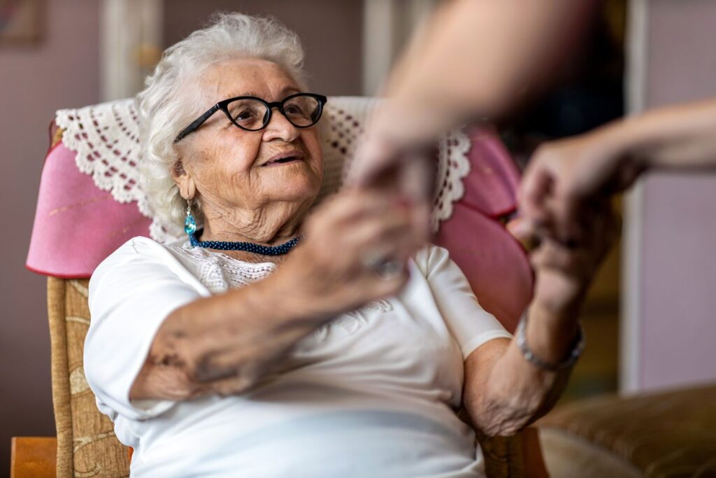 Wir springen für pflegende Angehörige ein und übernehmen die Verhinderungspflege